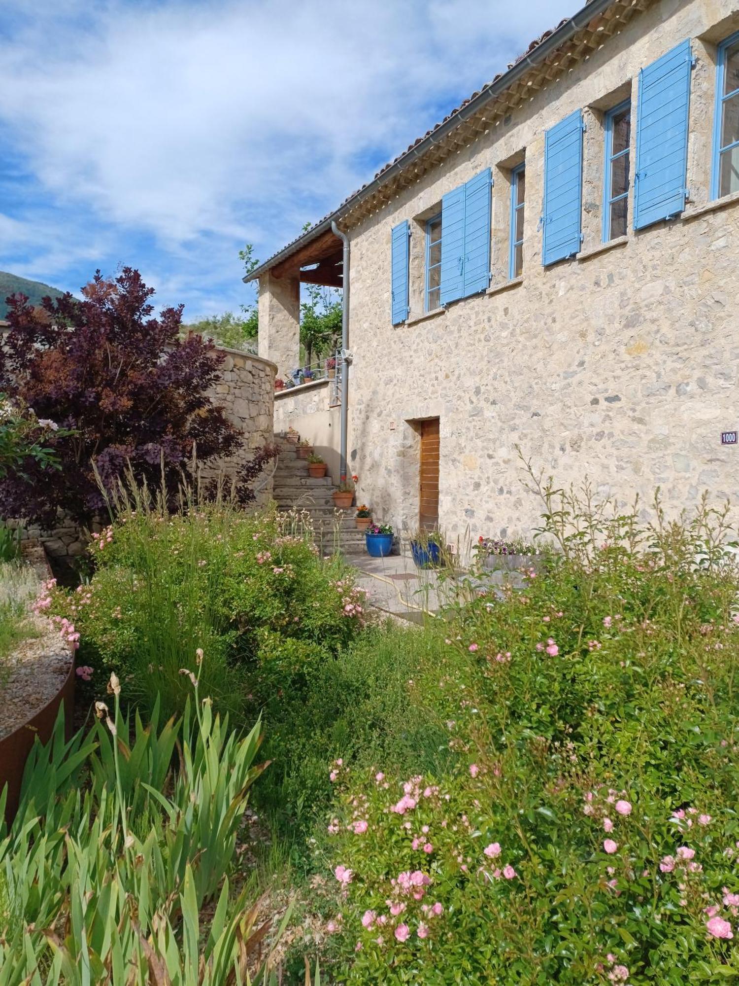 La Fond De Miere Bed & Breakfast Lachau Exterior photo