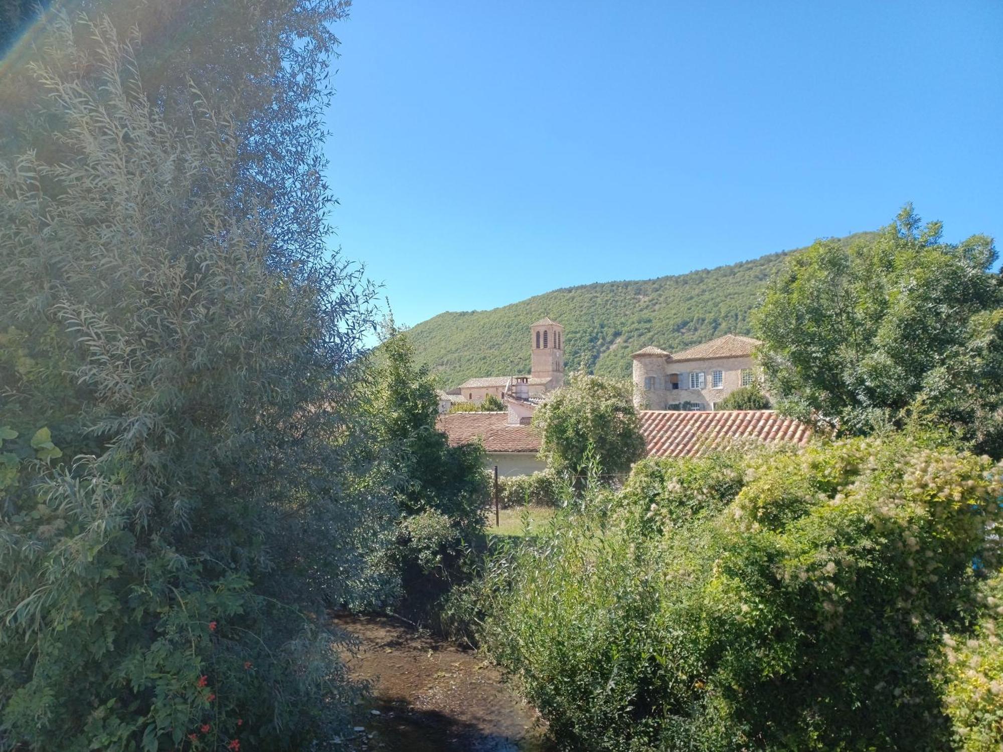 La Fond De Miere Bed & Breakfast Lachau Exterior photo